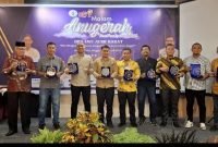 Kurdi Terima Anugerah Penghargaan Dari DPD SWI Aceh Barat Malam Puncak HPN