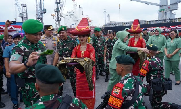 Pangdam I/BB Pimpin Pemberangkatan Satgas Pamtas RI-PNG Mobile Yonif 100/PS di Belawan