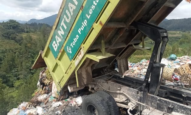Sampah Menumpuk di Kota Wisata Parapat, Camat dan Kadis Lingkungan Hidup Saling Lempar Tanggung Jawab