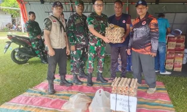 Dandim Simeulue Turut Berikan Bantuan Untuk Korban Kebakaran