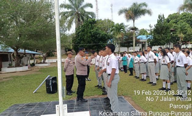 Kapolsek Parongil Sosialisasikan Penerimaan Anggota Polri di SMA Negeri 1 Silima Pungga-Pungga