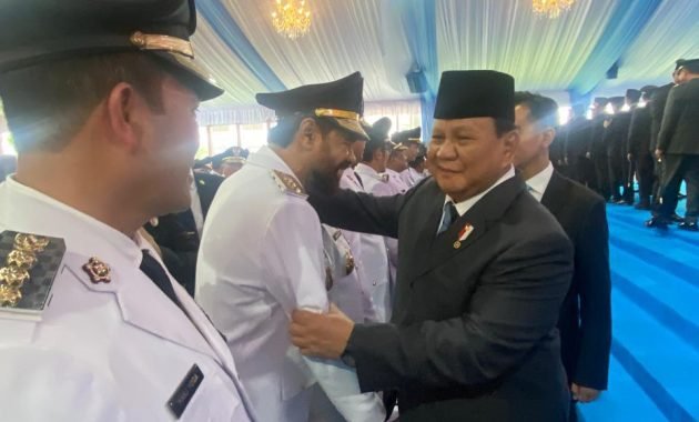 Presiden Prabowo Rangkul dan Jabat Tangan Mualem di Istana Kepresidenan
