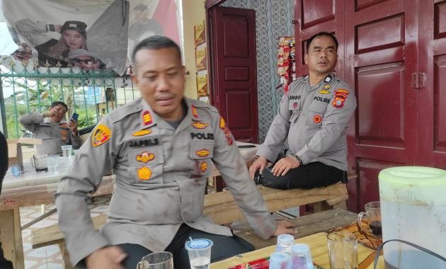 Bentrokan Sengit di Selambo: Polisi Turun Tangan, Wakapolsek Medan Tembung Bersimbah Dar4h