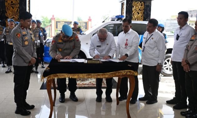 Pemprov Sumut Serahkan Hibah Mobil Dinas untuk Polda Sumut