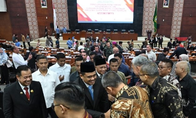 Pj Gubernur Sumut Agus Fatoni Hadiri Rapat Paripurna DPRD Penetapan Paslon Gubernur dan Wagub Terpilih Sumut Hasil Pilkada 2024