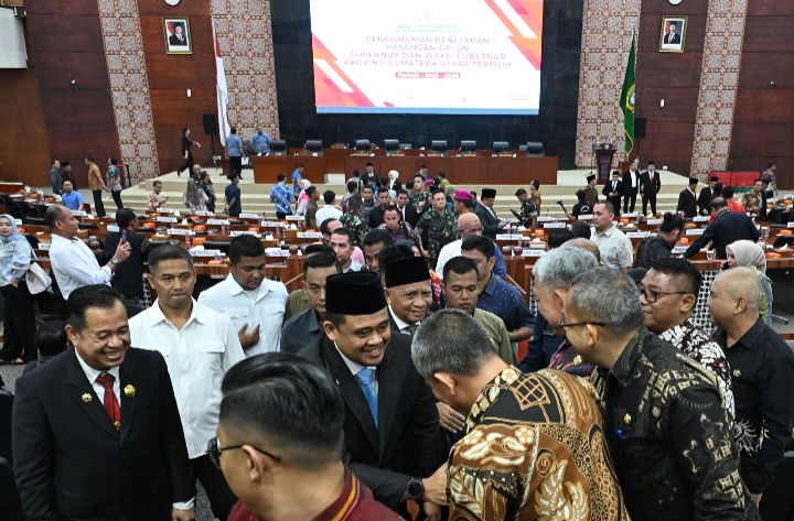 Pj Gubernur Sumut Agus Fatoni Hadiri Rapat Paripurna DPRD Penetapan Paslon Gubernur dan Wagub Terpilih Sumut Hasil Pilkada 2024