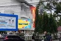 Kantor Dinas Pendidikan Sumatera Utara Hangus Terbakar, Warga Panik