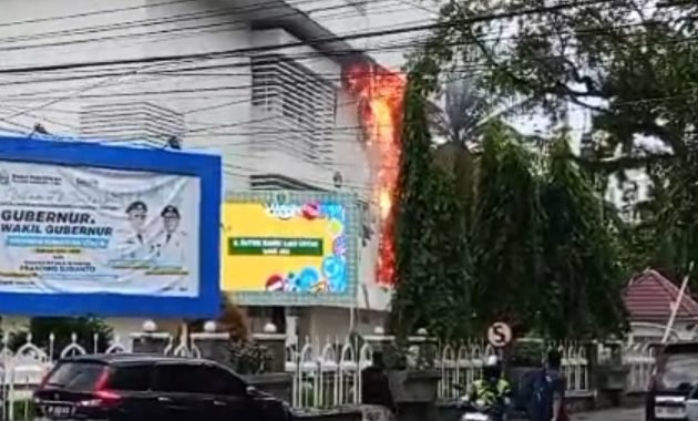 Kantor Dinas Pendidikan Sumatera Utara Hangus Terbakar, Warga Panik