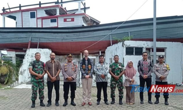 Pejabat PBB Kunjungi Situs Tsunami Kapal di Atas Rumah di Banda Aceh