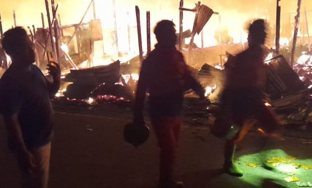 Breaking News: Si Jago Merah Lalap Puluhan Rukoh di Simeulue Tengah Aceh