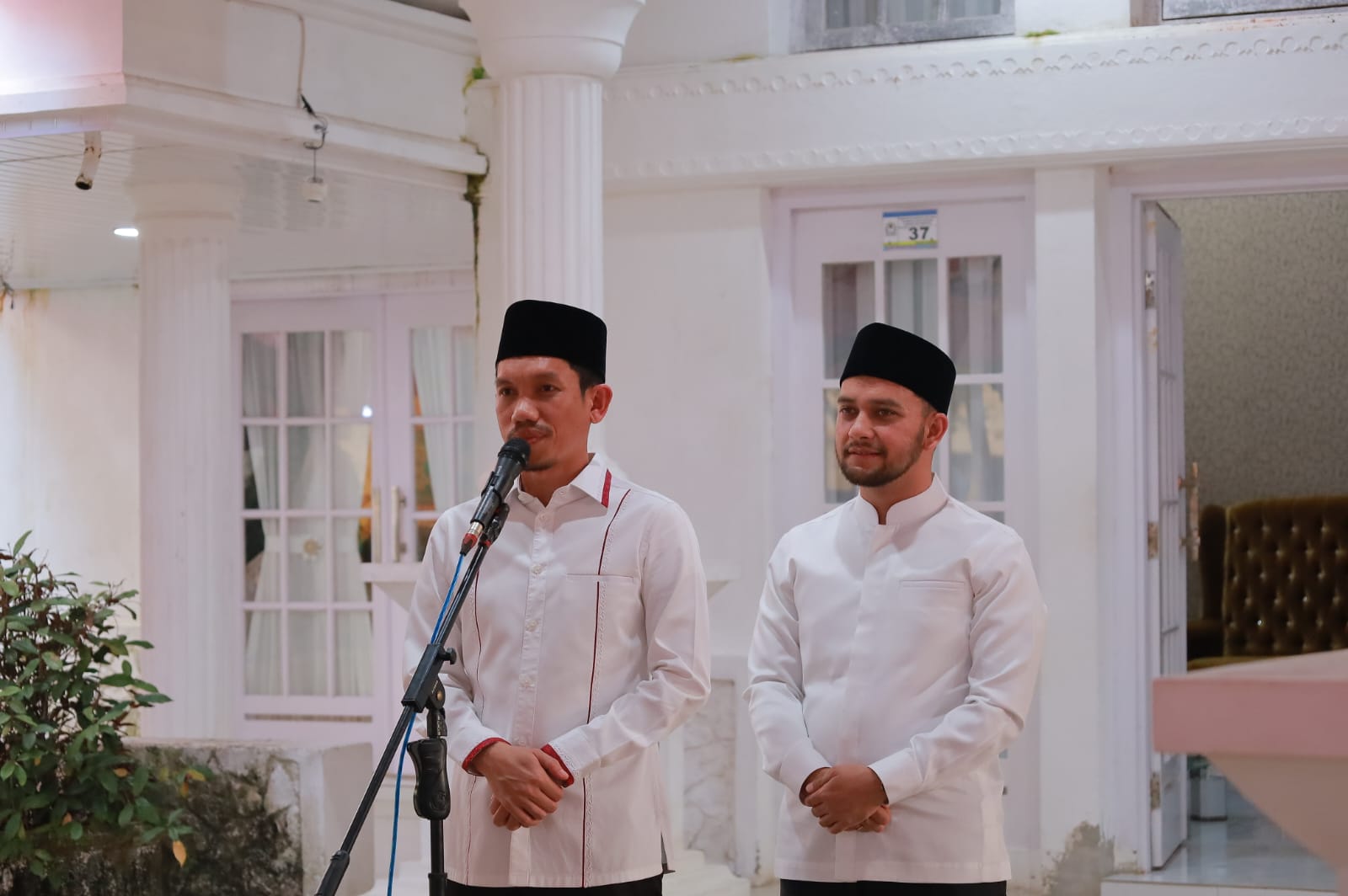 IMG-20250303-WA0127 Bupati Aceh Barat Tarmizi Rangkul Dua Mantan PJ Bupati Sebelumnya: Ini Sebagai Wujud Penghormatan Pernah Mengabdikan Diri