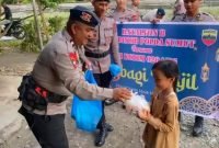 Brimob Polda Sumut Bersama Kodim 0204/DS Bagikan 200 Paket Takjil untuk Warga Tebing Tinggi