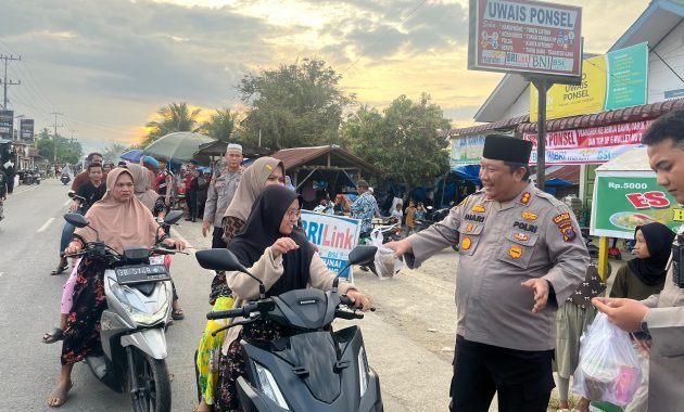 Polres Padang Lawas Bagikan Takjil Gratis, Wujud Kepedulian dan Pendekatan Humanis di Bulan Ramadhan