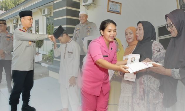 Kapolres Sergai dan Ketua Bhayangkari Santuni Warakawuri dan Anak Yatim dalam Acara Buka Puasa Bersama 