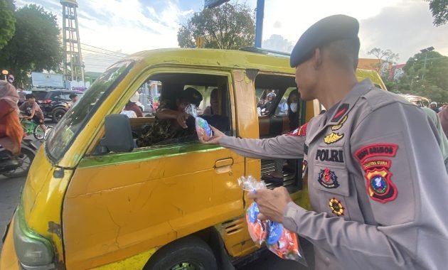 Sat Brimob Polda Sumut Tebarkan Berkah Ramadhan Melalui Aksi Sosial