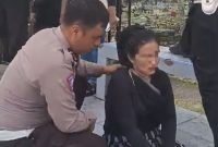 Aksi Heroik Polisi Gagalkan Percobaan Bunuh Diri IRT di Fly Over Amplas