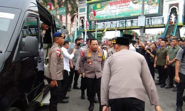 Kapolri Kunjungi Masjid Raya Al Mashun Medan, Berbagi dan Menyapa Masyarakat di Ramadhan Fair