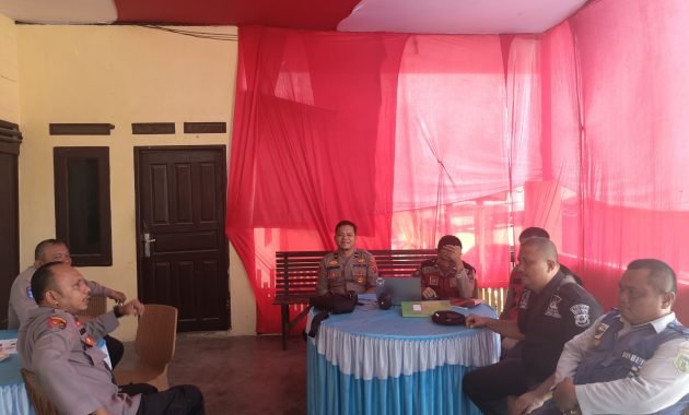 Pastikan Pelayanan Terhadap Masyarakat, Kasi Humas Cek Pos Yan Barumun 