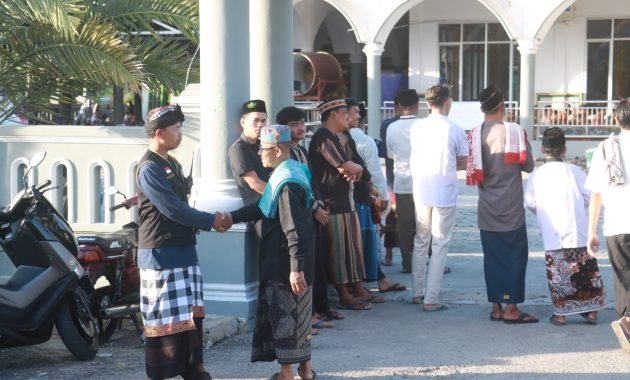 Pecalang Hindu Jaga Umat Islam Laksanakan Sholat Ied di Way Panji Lampung Selatan
