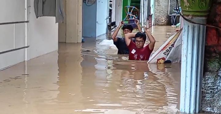 Jakarta Terancam Tenggelam: 62 RT Terendam, Paling Tinggi Hampir 4 Meter