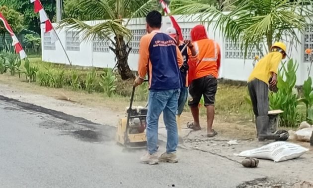 Perbaikan Jalan di Percut Sei Tuan, Dinas SDABMBK Tambal Lubang Demi Kenyamanan Warga