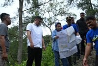 Lestarikan Kawasan Hutan, Gubernur Sumut Bobby Nasution Kompak Bersama Kadis LHk Sumut Tanam Pohon dan Bagikan Ribuan Bibit 