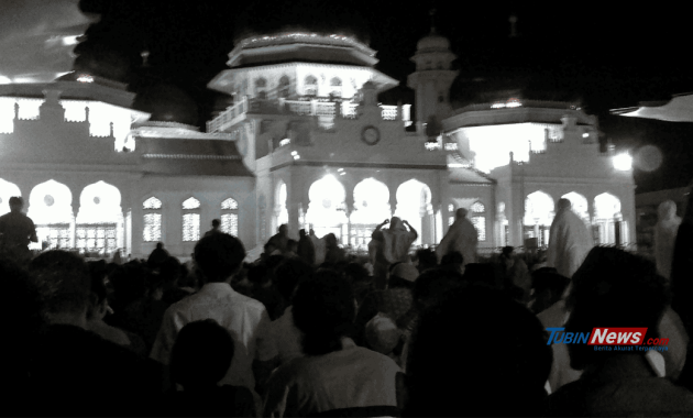 Ribuan Jamaah Padati Masjid Raya Baiturrahman pada Tarawih Perdana Ramadhan 1446 H