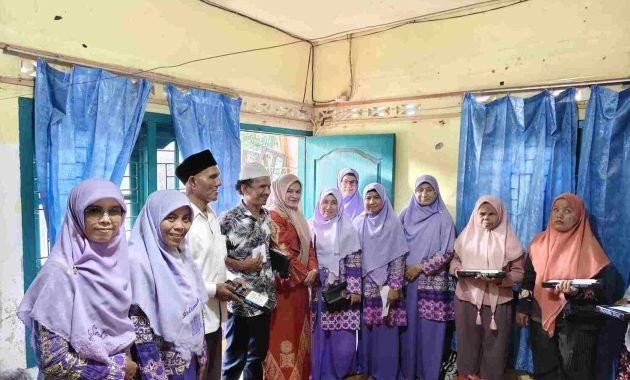 Istri Wagub Bersama PW Salimah Aceh dan Laznas Yakesma Santuni 42 Keluarga Tunanetra