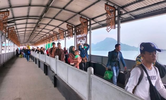 Ribuan Pemudik Mulai Tinggalkan Pulau Sumatra melalui Pelabuhan Bakauheni Lampung Selatan