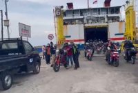 Beragam Cara Kepolisian Bantu Pemudik di Pelabuhan Bakauheni