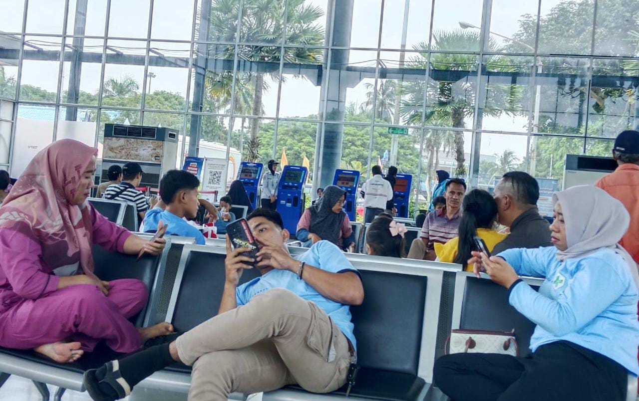 Pemudik Kendaraan dan Penumpang Dari Sumatera Ke Jawa di Pelabuhan Bakauheni Alami Penurunan