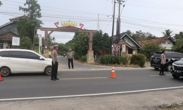 Polres Lampung Selatan Terapkan Sistem One Way Saat Libur Lebaran di Jalur Wisata Pantai Kalianda