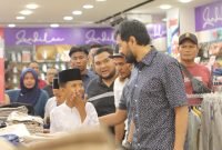 Gubernur Aceh, Mualem Boyong 120 Anak Yatim Belanja Baju Lebaran di Suzuya Lhokseumawe