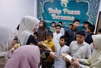 Ketua Tim Penggerak PKK Aceh Santuni Anak Yatim di Yayasan Halimoen Al Asyi
