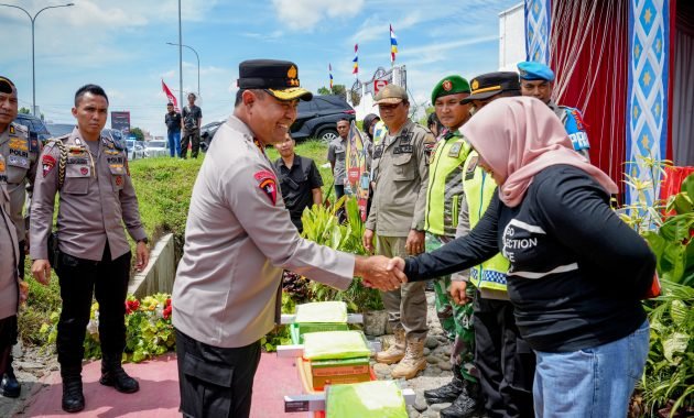 Kapolda Sumut Tinjau Pos Pelayanan Pintu Tol Sinaksak, Antisipasi Kemacetan dan Arus Balik