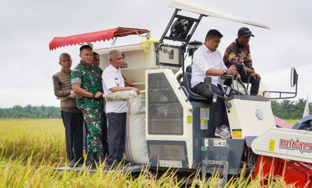 IMG-20250408-WA0008-630x380 Pangdam I/BB Hadiri Panen Raya Padi Bersama Presiden RI dan Petani di 14 Provinsi