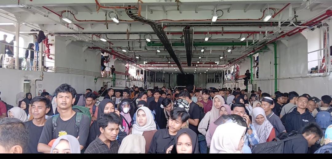 IMG-20250411-WA0012 Meskipun Diterpa Badai, Kapal Aceh Hebat 1 Berhasil Tiba Selamat di Pelabuhan Calang