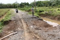 Keuchik Surati PUPR Aceh Barat Atas Keluhan Masyarakat Jalan Rusak 
