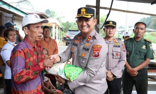 Kapolres Dairi Turun Langsung Salurkan Bantuan kepada Korban Puting Beliung