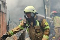 Kebakaran di Jalan Sei Selapian, Tim Damkar Medan gerak Cepat Meski libur Lebaran