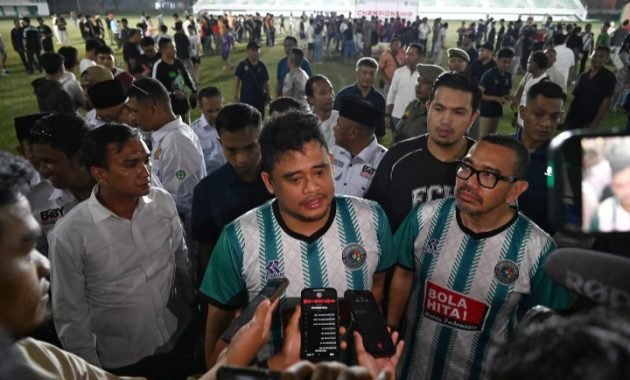 Serahkan Piala Juara Liga 4, Gubernur Bobby Nasution Harapkan Sepakbola Sumut Makin Berkembang