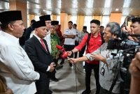 Lantik PPIH Sumut Embarkasi Medan 1446 H, Wakil Gubernur Surya Harapkan Pelayanan Haji Berjalan Optimal