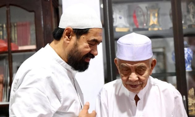 Mualem ke Labuhan Haji, Silaturahmi dengan Abuya Amran dan Ziarah Makam Abuya Muda Waly
