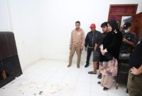 Razia Syariat di Banda Aceh Berlanjut: Walkot Temukan Khamar, Praktik Open BO, Hingga Kondom Yang Berserakan