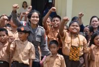 Doa Dari Anak-anak SD Torsina Atas Kebaikan Satgas Humas Ops Damai Cartenz