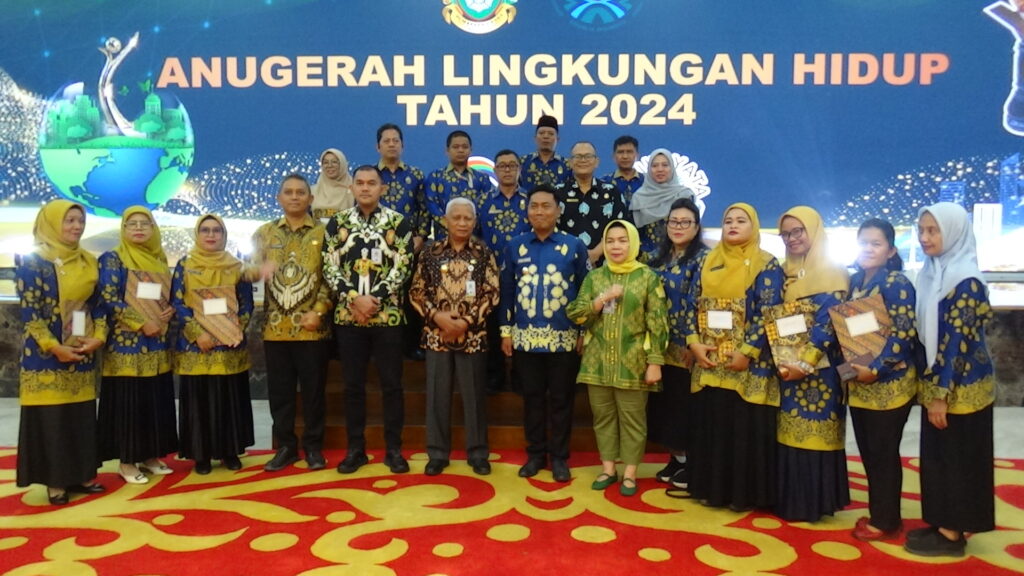DSC04145-1024x576 Wagub Sumut Surya Serahkan Penghargaan Lingkungan Hidup 2024
