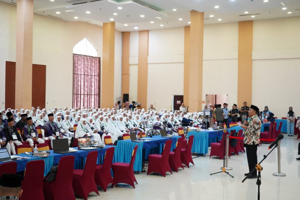 IMG-20250506-WA0031-1024x682 Ketua PPIH Embarkasi Medan Imbau Jemaah Haji Jaga Nama Baik Bangsa