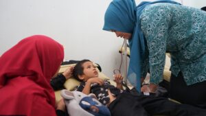 Peringati Hari Talasemia Sedunia, Istri Wakil Gubernur Aceh Santuni Pasien Talasemia di RSUDZA 