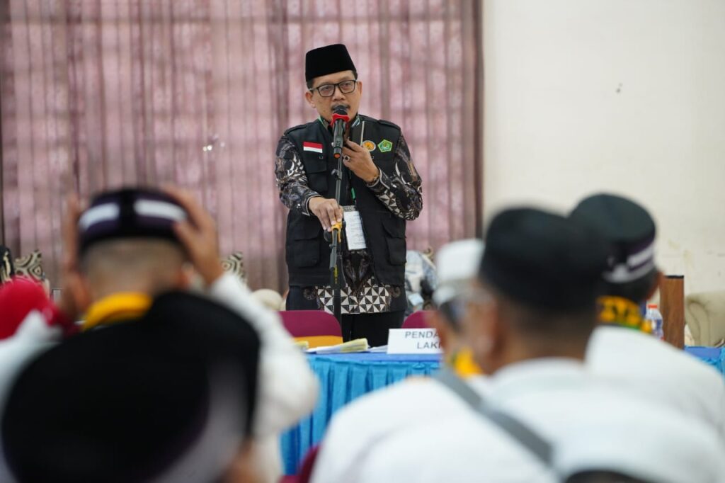 IMG-20250509-WA0022-1024x682 Sekretaris PPIH Embarkasi Medan Sambut Kedatangan Jemaah Calhaj Kloter 8
