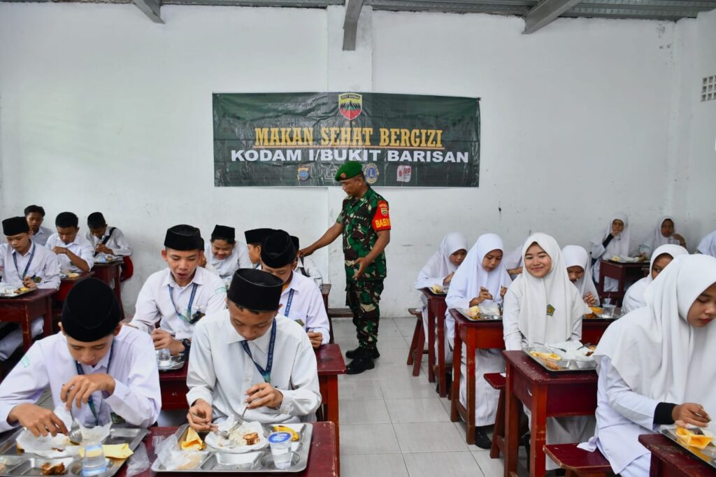 IMG-20250509-WA0044-1024x682 Makan Sehat Bergizi Program Kodam I/BB di Panti Asuhan Jamiyatul Wasliyah Medan